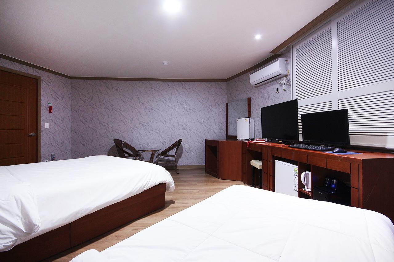 Happy Q Motel Andong Exterior foto